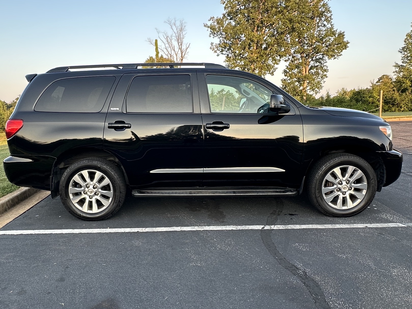 Used 2011 Toyota Sequoia SR5 w/ Premium Pkg AWD/4WD image 2