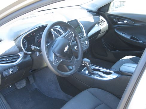 Used 2022 Chevrolet Malibu LT image 6