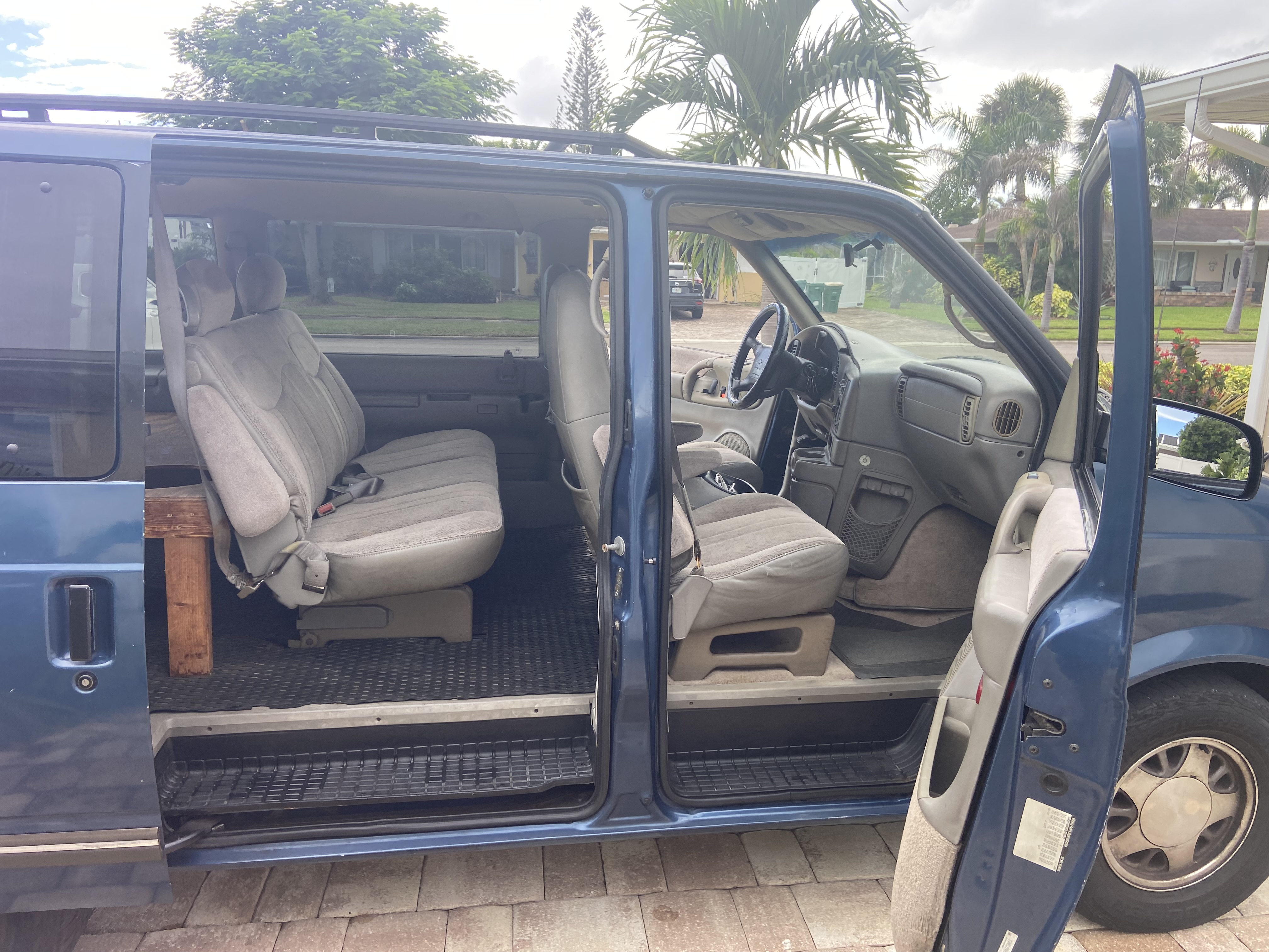 Used 1998 Chevrolet Astro AWD Passenger image 9