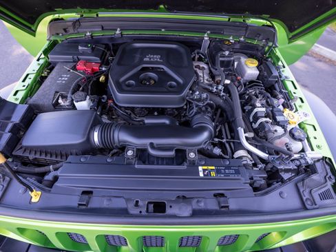 Used 2018 Jeep Wrangler Sport AWD/4WD image 13