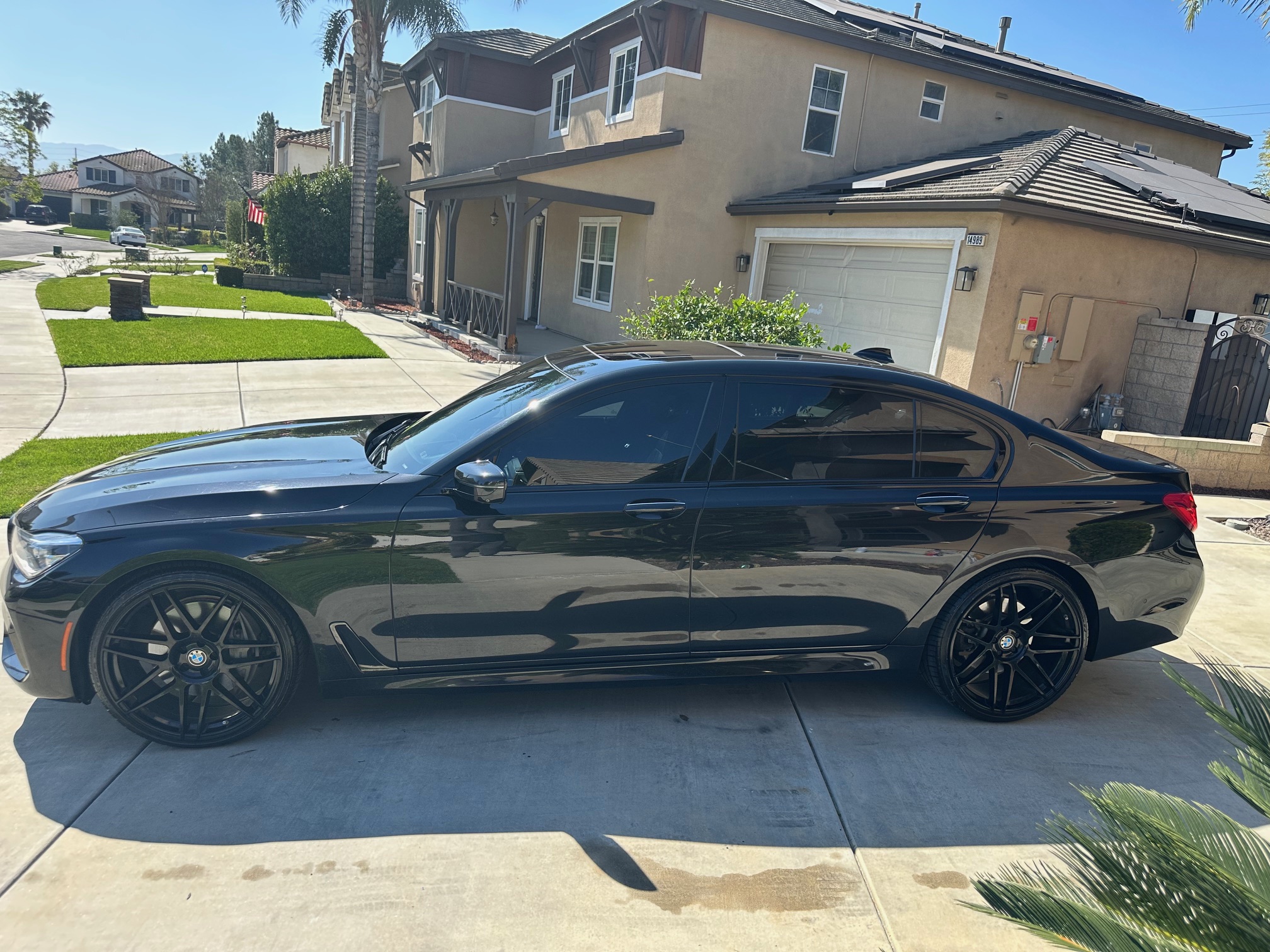 Used 2019 BMW 750i RWD image 1