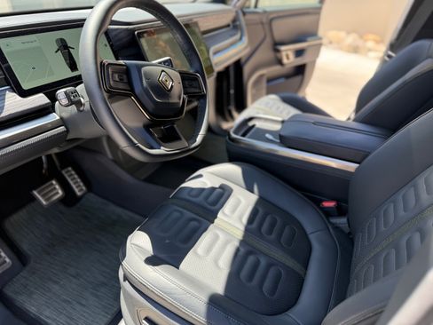 Used 2023 Rivian R1S Adventure image 10