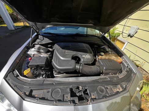 Used 2015 Chrysler 300 Limited RWD image 20