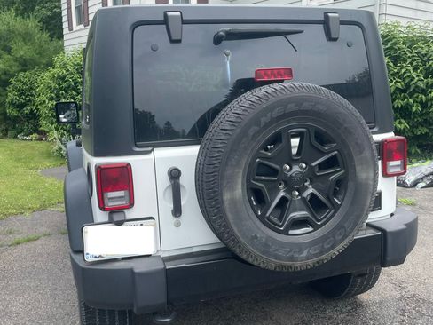 Used 2015 Jeep Wrangler Sport AWD/4WD image 9