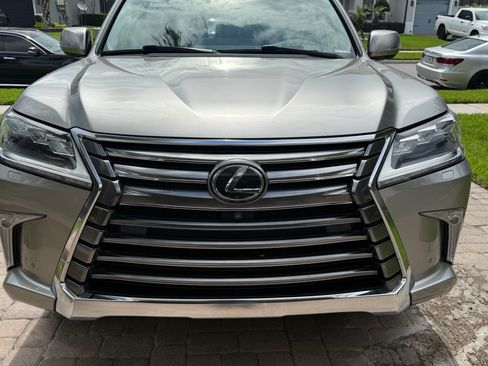 Used 2018 Lexus LX 570 4WD w/ Luxury Package image 5