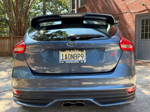 Used 2018 Ford Focus ST w/ Equipment Group 401A FWD image 5