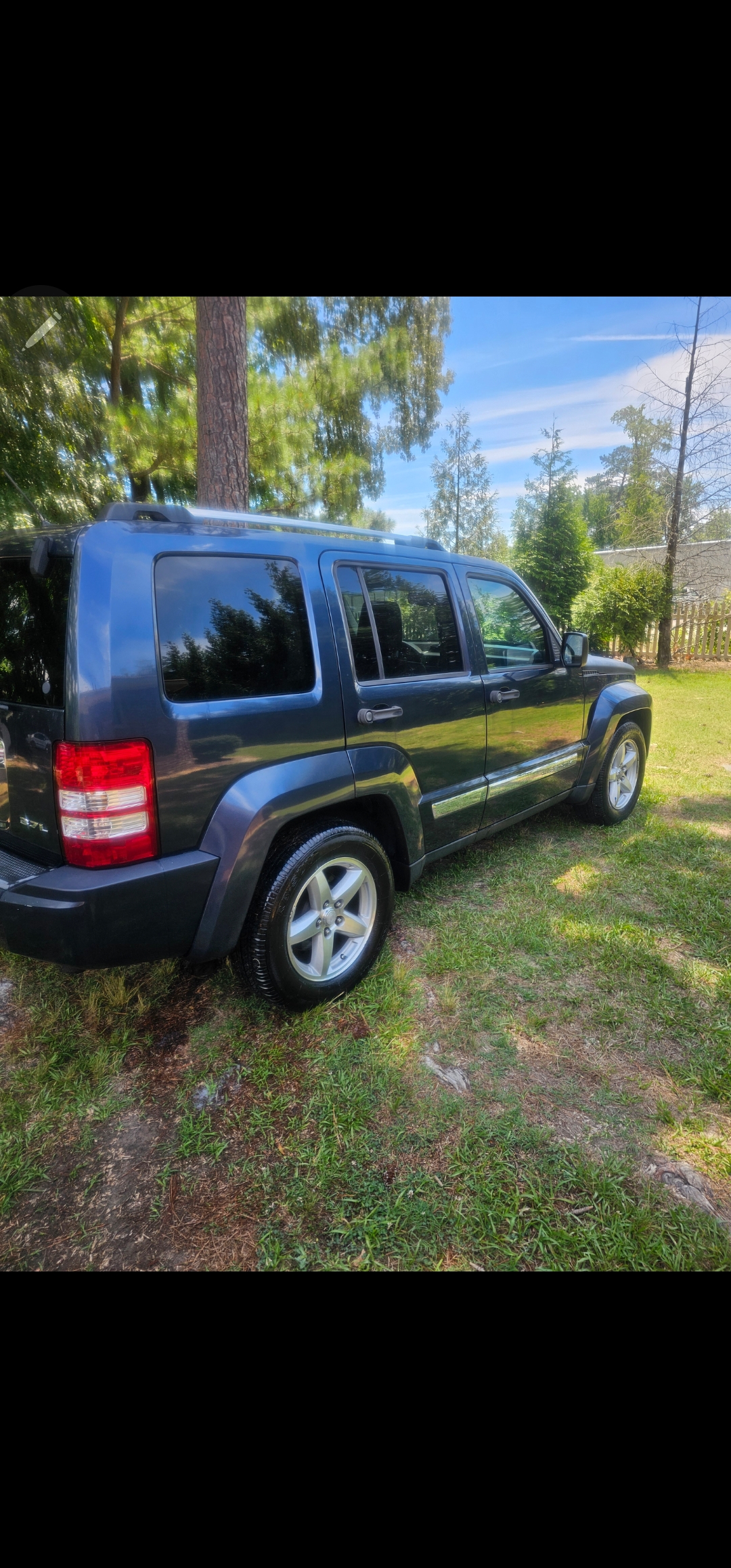 Used 2008 Jeep Liberty Limited w/ Premium Group AWD/4WD image 4