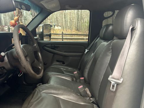 Used 2006 Chevrolet Silverado 2500 W/T w/ Heavy-Duty Power Package image 26