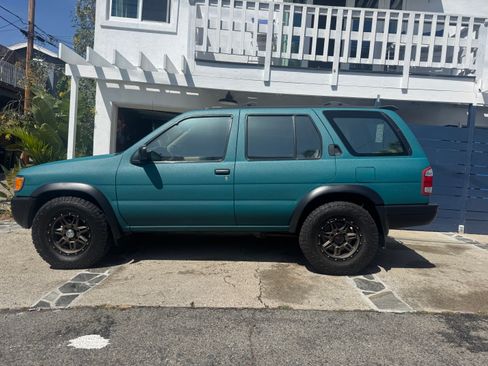Used 1996 Nissan Pathfinder SE image 8