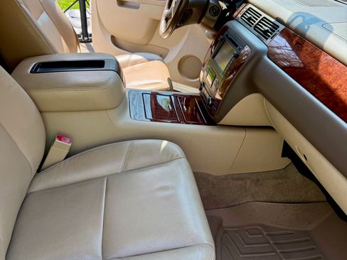 Used 2012 Chevrolet Suburban LTZ AWD/4WD image 12