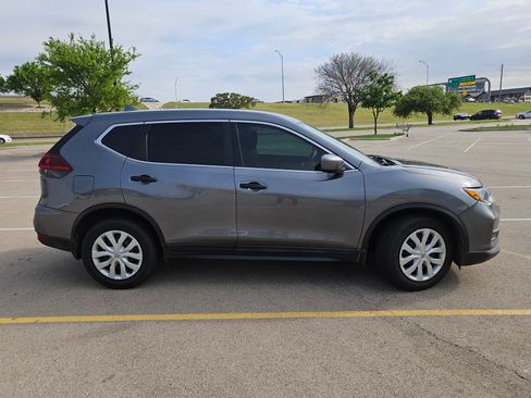 Used 2018 Nissan Rogue S image 10