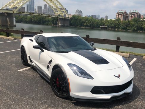 Used 2017 Chevrolet Corvette Grand Sport image 2