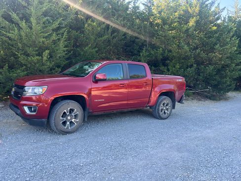 Used 2016 Chevrolet Colorado Z71 AWD/4WD image 2