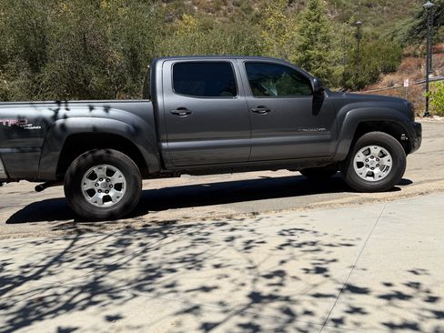 Used 2009 Toyota Tacoma PreRunner w/ TRD Off-Road Pkg w/JBL Audio RWD image 5