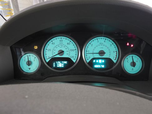 Used 2009 Chrysler Town & Country Limited image 17