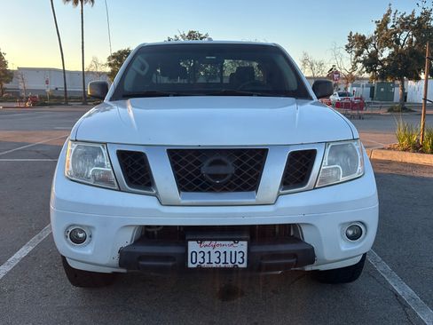 Used 2017 Nissan Frontier SV image 1