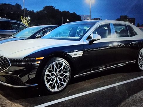 Used 2023 Genesis G90 3.5T image 1