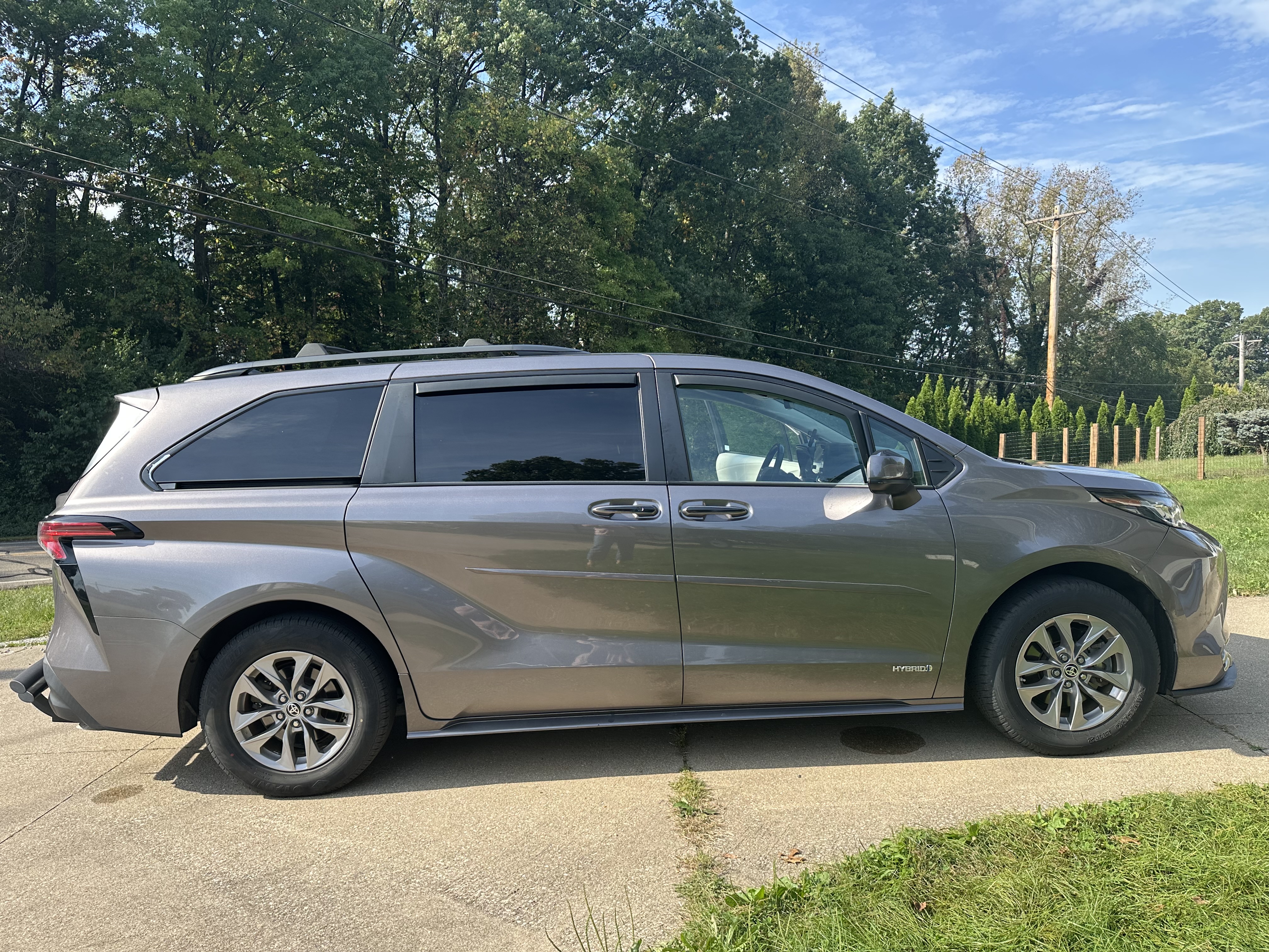 Used 2021 Toyota Sienna XLE AWD/4WD image 4