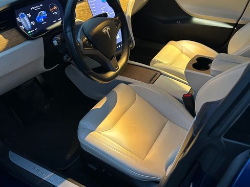 Used 2020 Tesla Model S Long Range Plus image 8