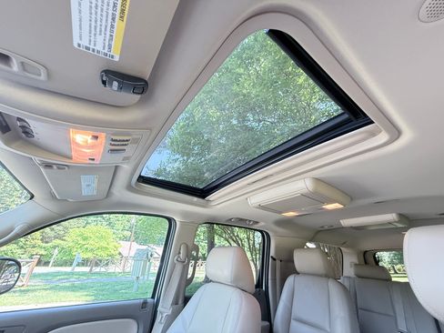 Used 2014 Chevrolet Suburban LTZ AWD/4WD image 19