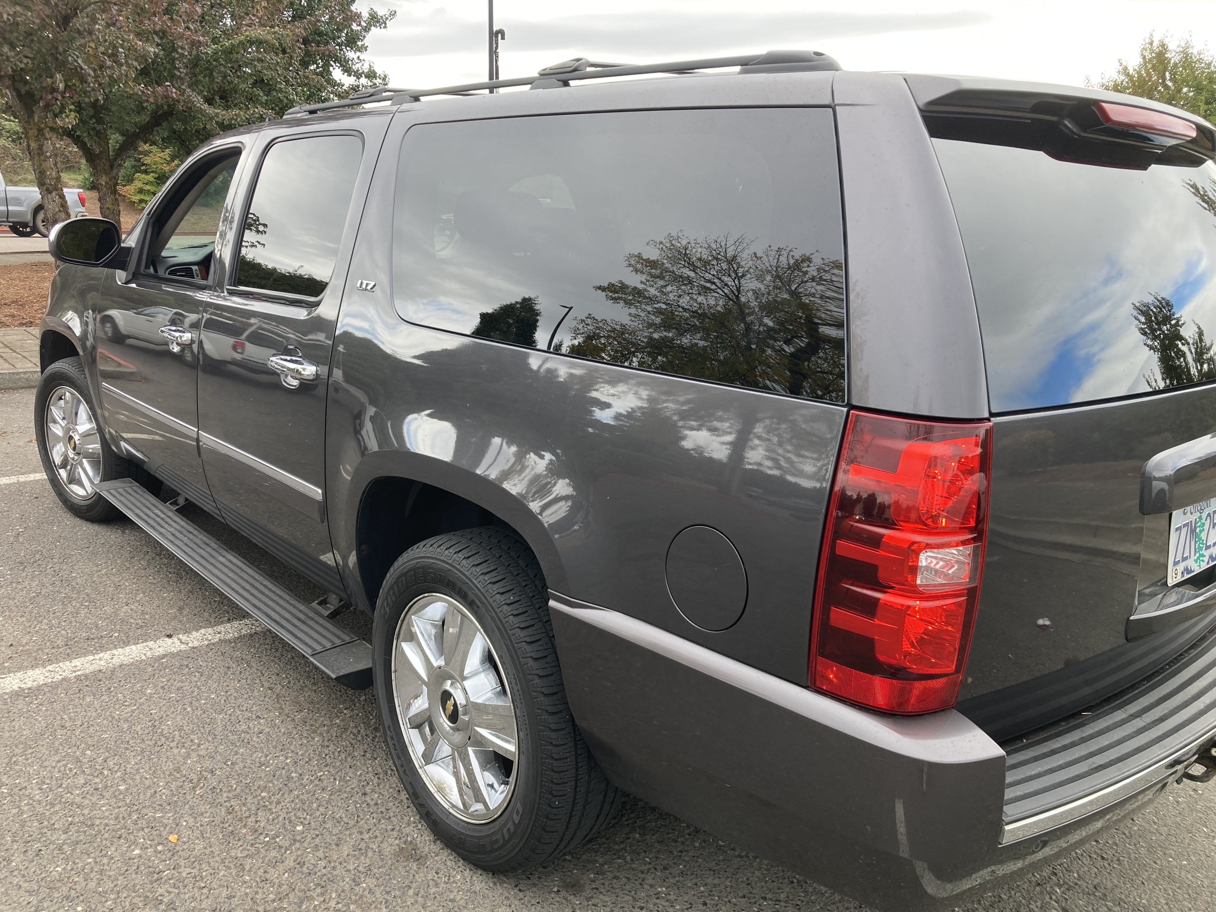 Used 2010 Chevrolet Suburban LTZ AWD/4WD image 4