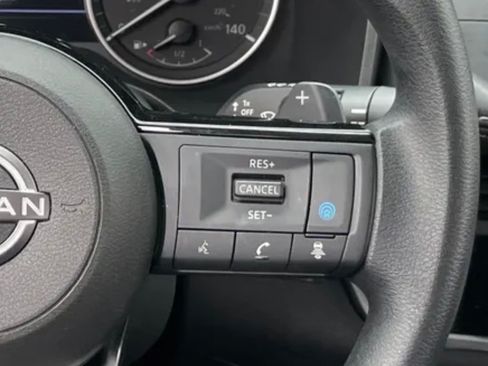 Used 2023 Nissan Rogue SV AWD/4WD image 13