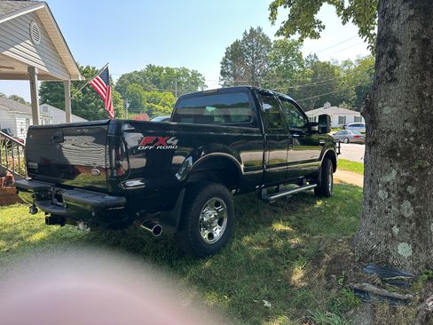 Used 2005 Ford F350 XLT AWD/4WD image 4