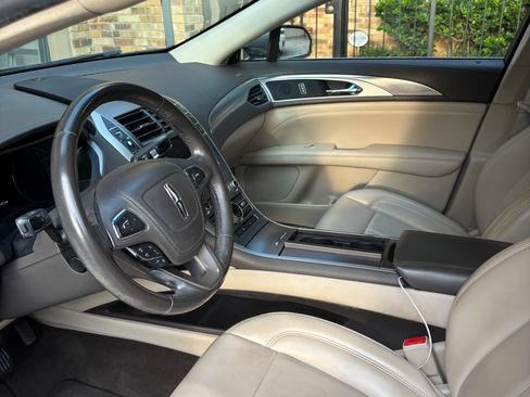 Used 2020 Lincoln MKZ w/ Convenience Package FWD image 4