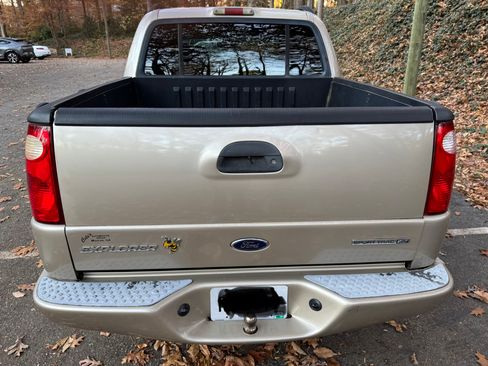 Used 2005 Ford Explorer Sport Trac XLT image 5