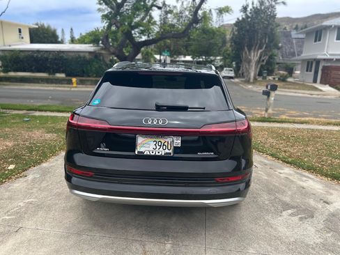 Used 2022 Audi e-tron Premium AWD/4WD image 11