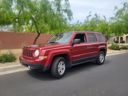 Used 2013 Jeep Patriot Sport image 2