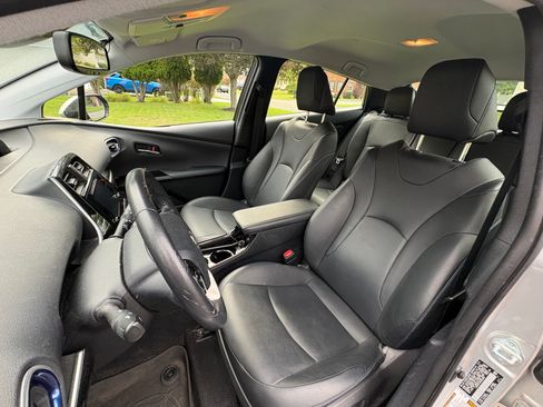 Used 2017 Toyota Prius Four Touring w/ Carpet Mat Package FWD image 6