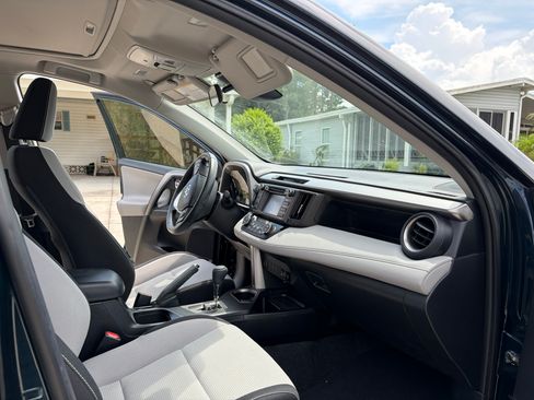 Used 2018 Toyota RAV4 XLE FWD image 10