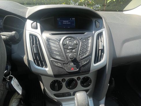 Used 2014 Ford Focus SE w/ SE Winter Package FWD image 8