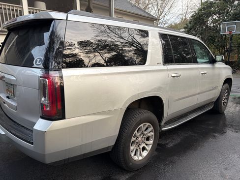 Used 2019 GMC Yukon XL SLT image 8