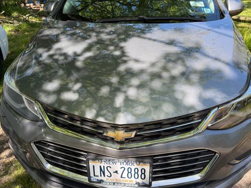Used 2018 Chevrolet Cruze Premier w/ Enhanced Convenience Package FWD image 2