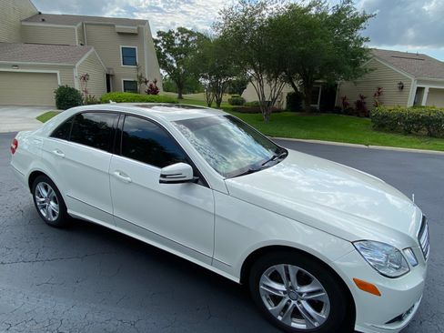 Used 2010 Mercedes-Benz E 350 4MATIC Sedan image 1
