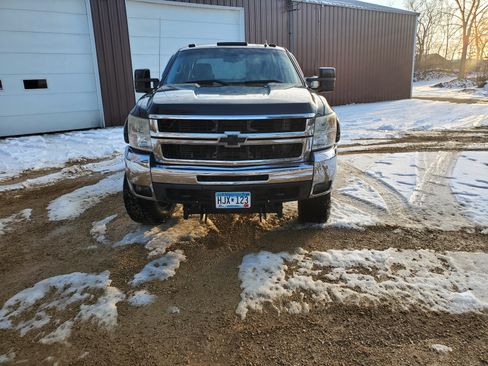 Used 2010 Chevrolet Silverado 2500 LT w/ Interior Plus Package image 2