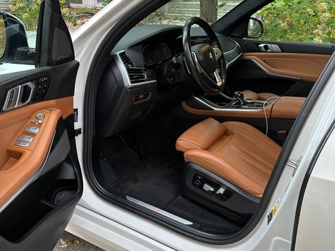 Used 2021 BMW X7 xDrive40i w/ Premium Package image 2