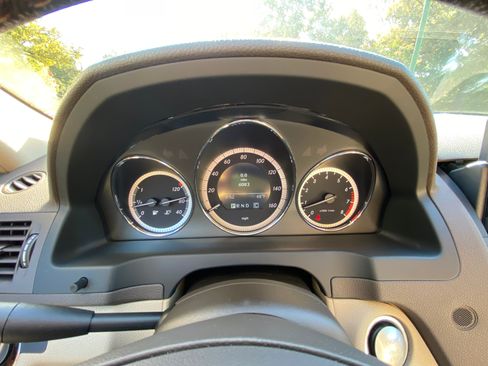 Used 2010 Mercedes-Benz C 300 Sedan image 24