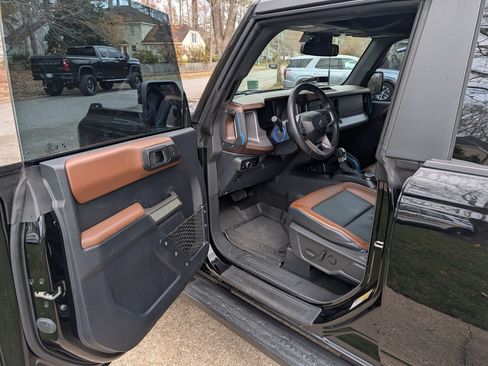 Used 2023 Ford Bronco Outer Banks w/ Sasquatch Package image 1