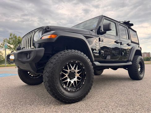 Used 2019 Jeep Wrangler Unlimited Sport S AWD/4WD image 2