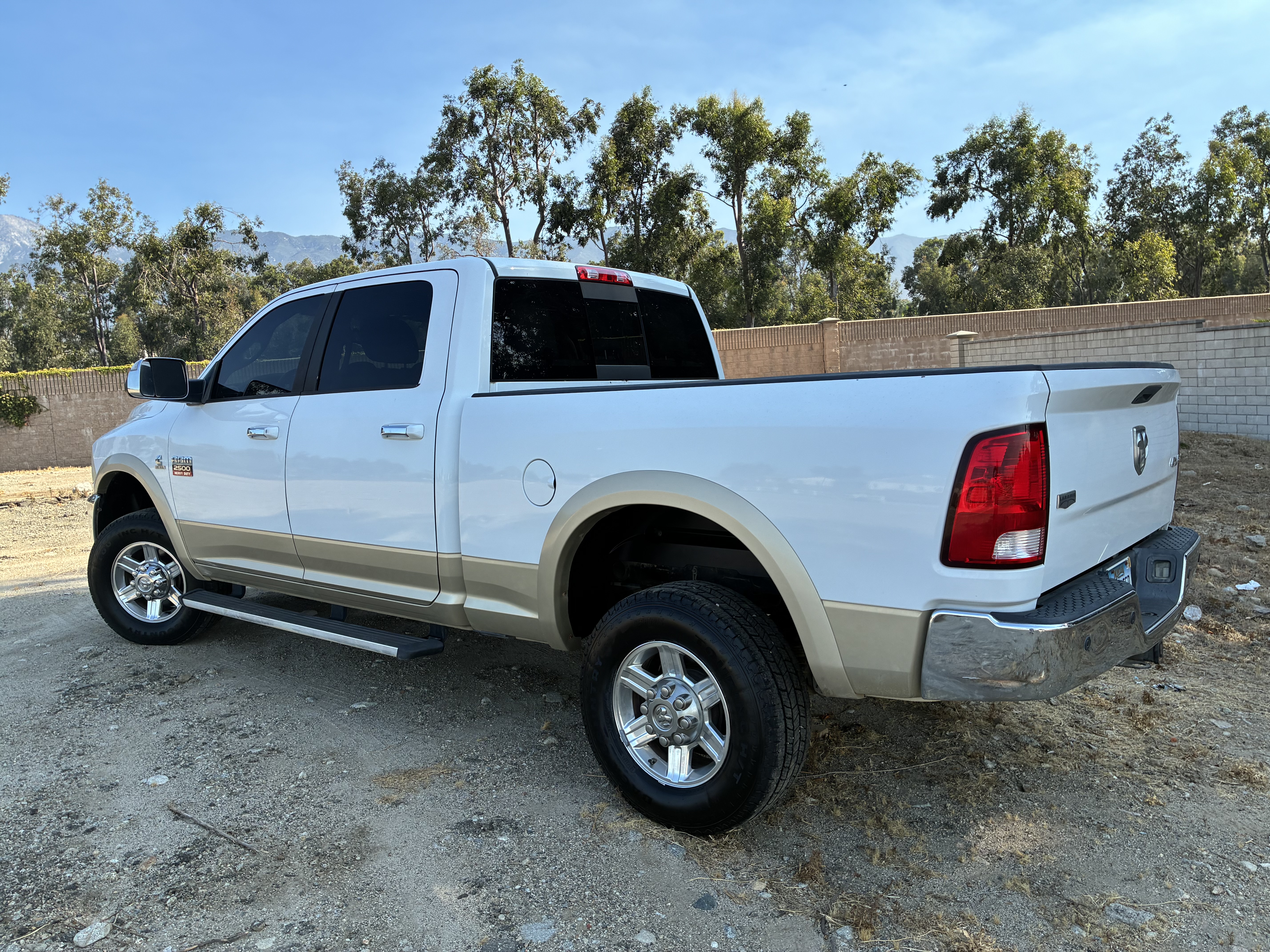 Used 2011 RAM 2500 Laramie AWD/4WD image 4