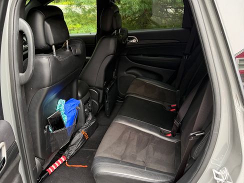 Used 2020 Jeep Grand Cherokee Altitude RWD image 10