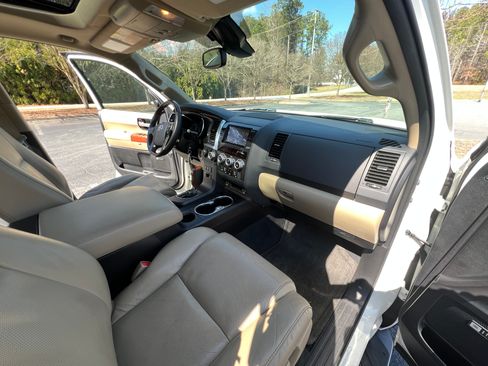 Used 2019 Toyota Sequoia Platinum image 13
