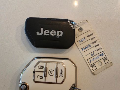 Used 2019 Jeep Wrangler Unlimited Sahara AWD/4WD image 20