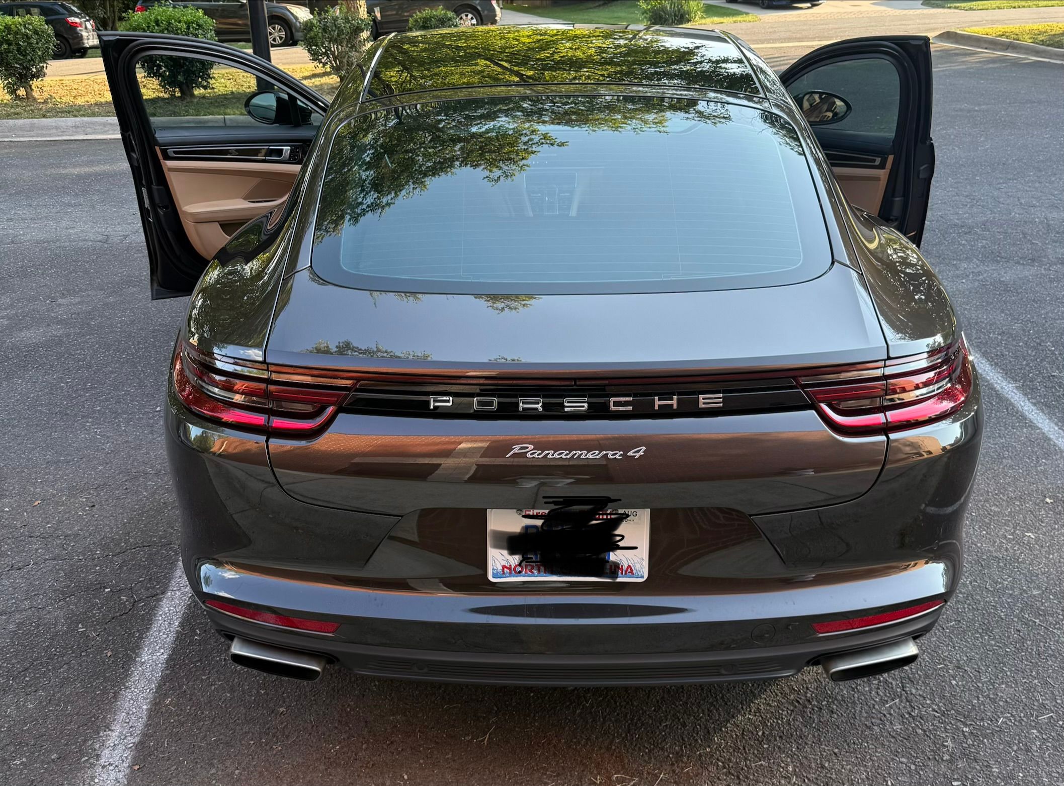 Used 2018 Porsche Panamera 4 AWD/4WD image 17