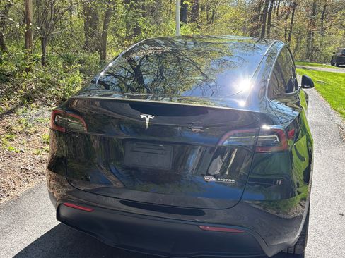 Used 2023 Tesla Model Y Performance image 5