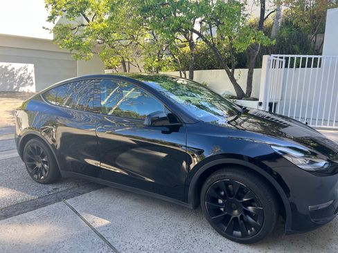 Used 2021 Tesla Model Y Long Range image 16
