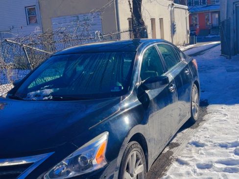 Used 2013 Nissan Altima 2.5 SV image 2